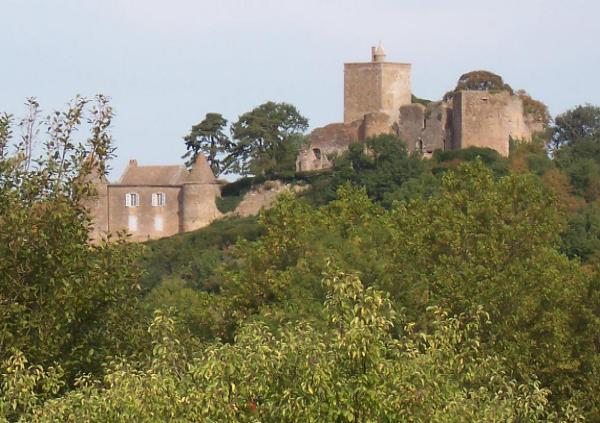 Brancion - château médiévalBrancion - medieval castle